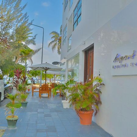 Airport Beach Hotel Hulhumalé Extérieur photo