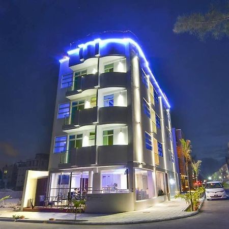 Airport Beach Hotel Hulhumalé Extérieur photo