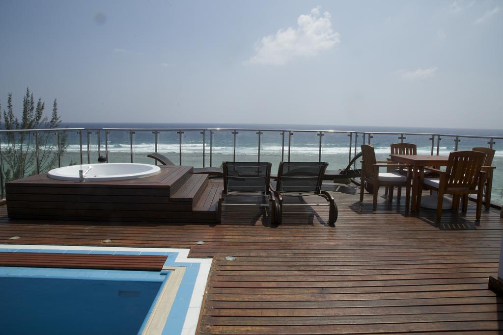 Airport Beach Hotel Hulhumalé Extérieur photo