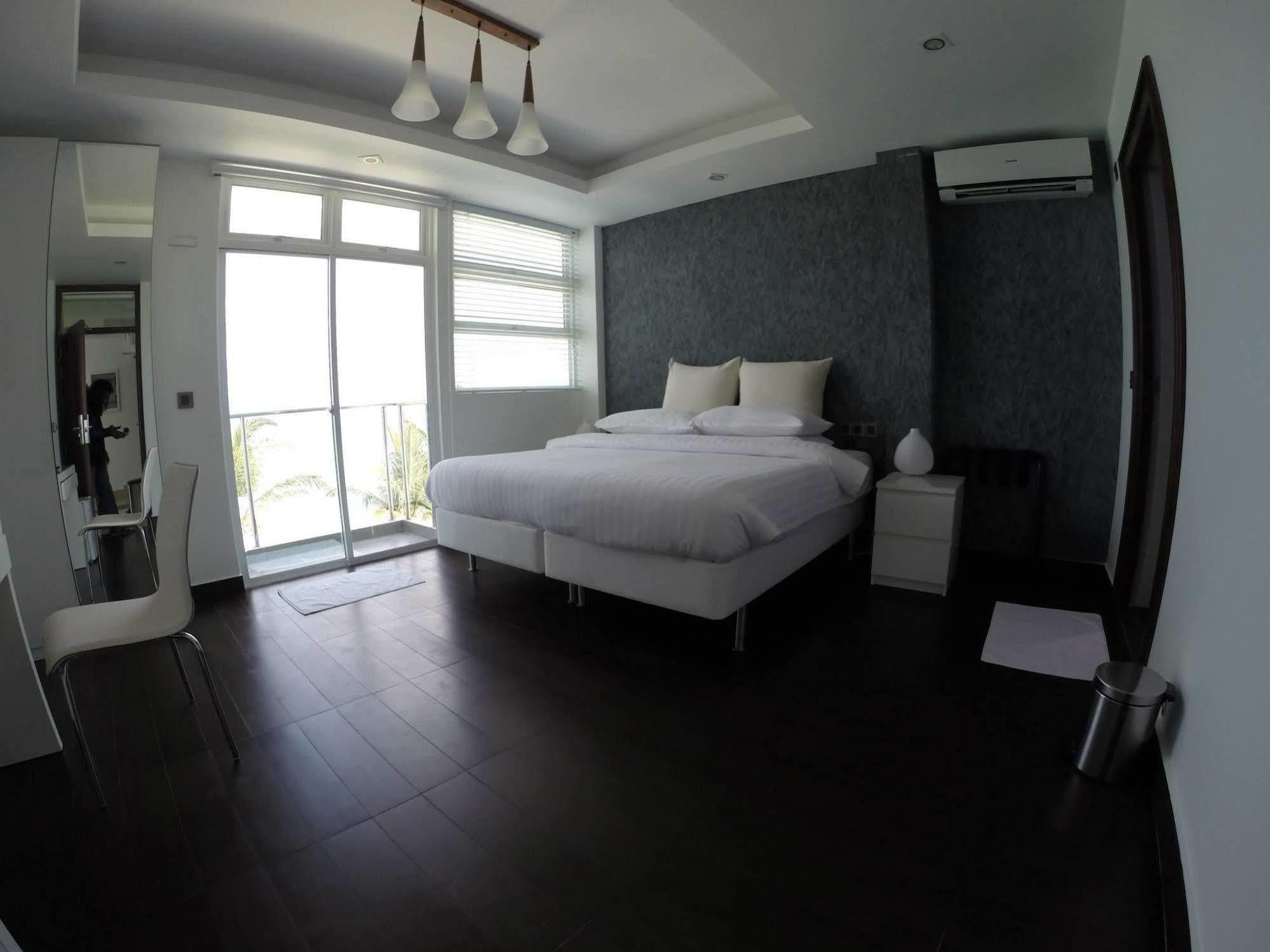 Airport Beach Hotel Hulhumalé Extérieur photo