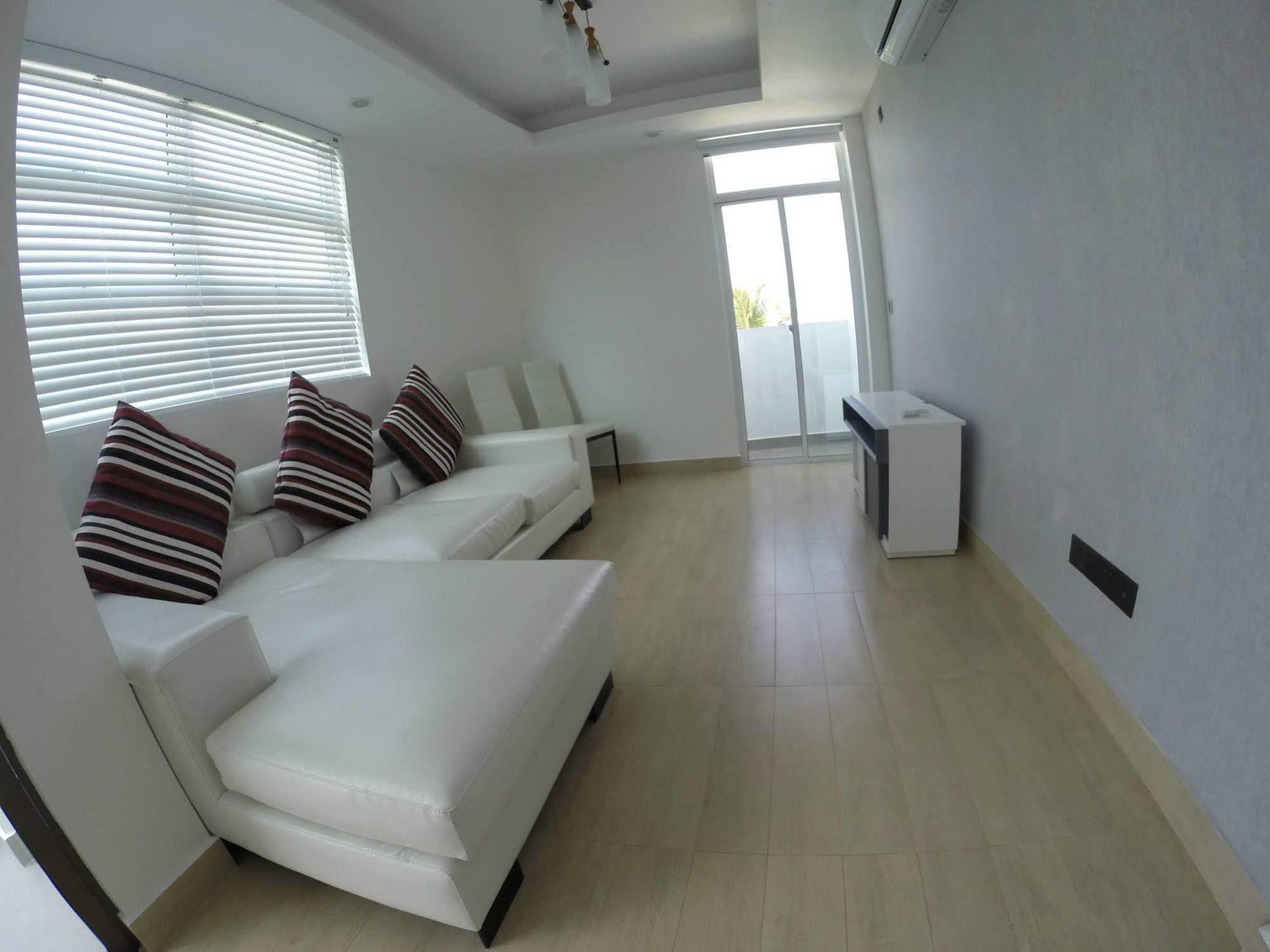 Airport Beach Hotel Hulhumalé Extérieur photo