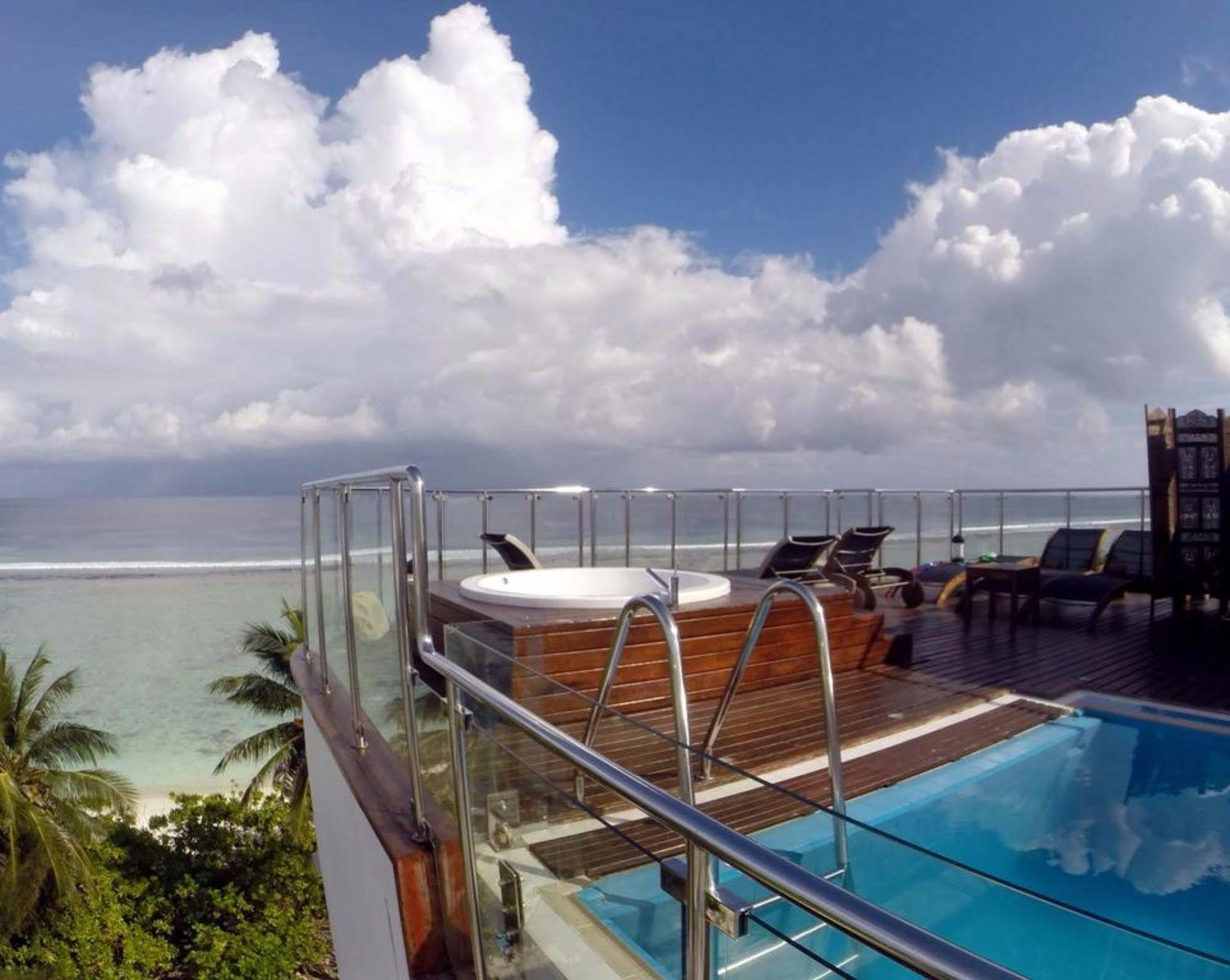 Airport Beach Hotel Hulhumalé Extérieur photo