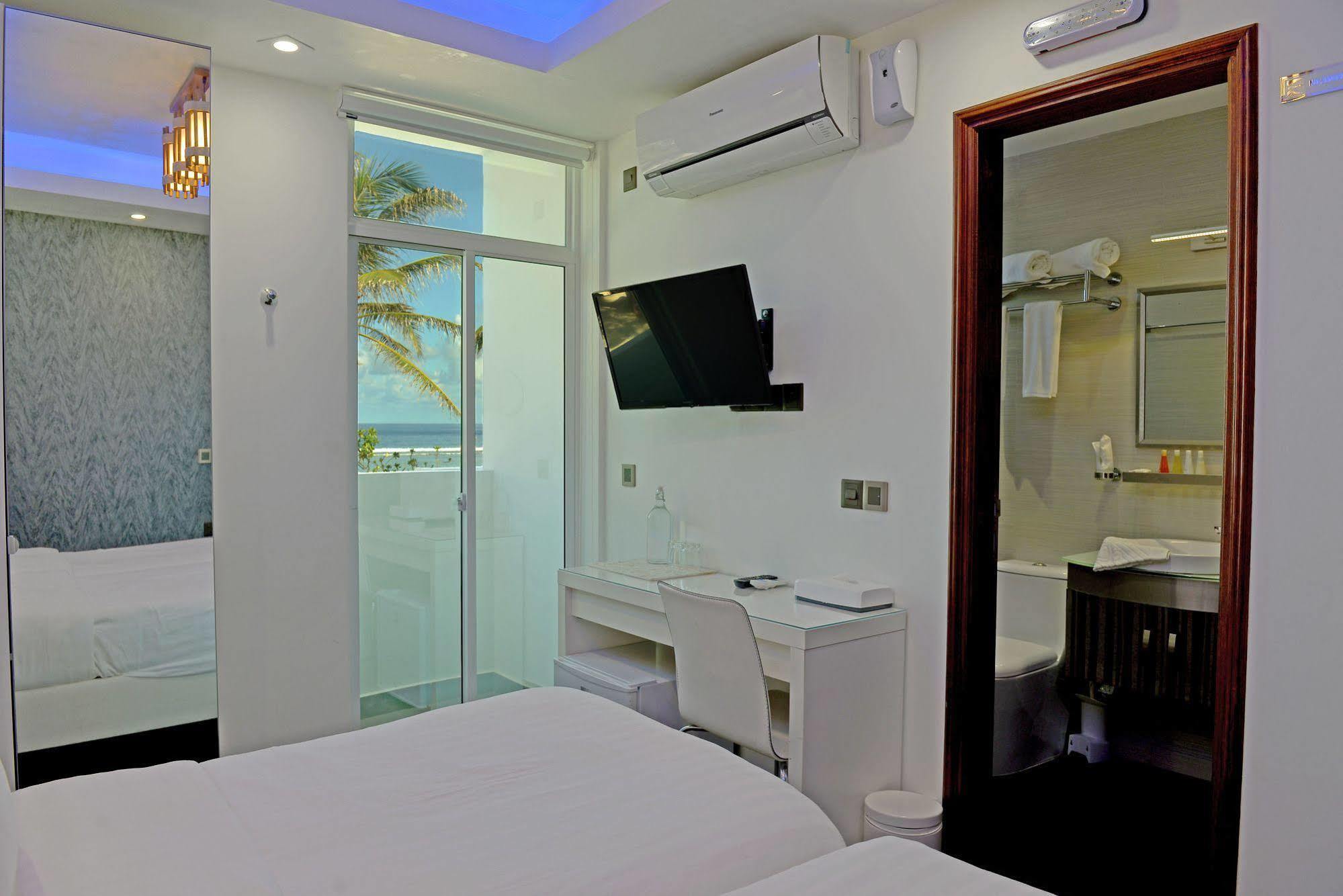 Airport Beach Hotel Hulhumalé Extérieur photo