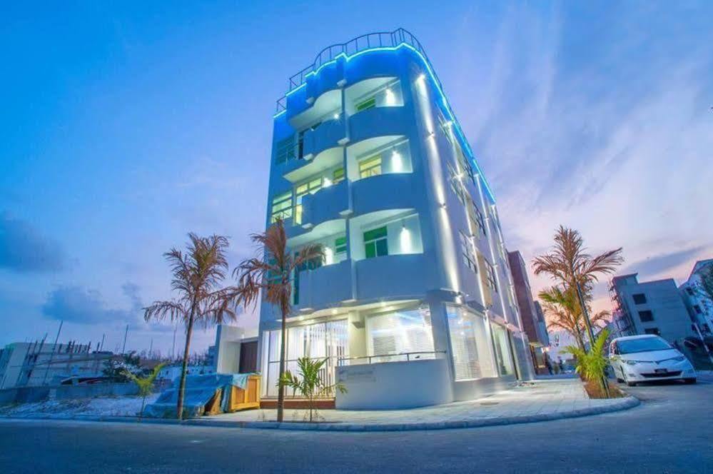 Airport Beach Hotel Hulhumalé Extérieur photo